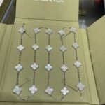Van Cleef and Arpels Vintage Alhambra long necklace 20 motifs - Image 5