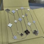Van Cleef and Arpels Magic Alhambra long necklace 16 motifs - Image 4