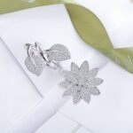 Van Cleef and Arpels Lotus Between the Finger ring - Image 4