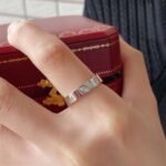 CARTIER LOVE ring small model 1 diamond - Image 5