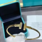 Tiffany and Co TIFFANY T Wire Bracelet - Image 2