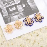 Van Cleef and Arpels Rose de Noël earrings mini model - Image 5