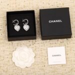 CHANEL CC Heart earrings - Image 5