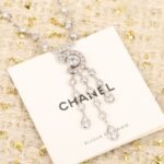 CHANEL Eternal N°5 necklace - Image 3