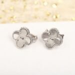Van Cleef and Arpels Vintage Alhambra earrings - Image 5