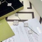 Van Cleef and Arpels Magic Alhambra bracelet 5 motifs - Image 2