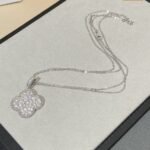 Van Cleef and Arpels Magic Alhambra long necklace 1 motif - Image 2