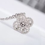 Van Cleef and Arpels Vintage Alhambra pendant - Image 3