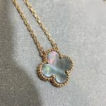 Van Cleef and Arpels Vintage Alhambra pendant - Image 2