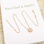 Van Cleef and Arpels Lucky Spring pendant plum blossom - Image 2
