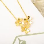 Van Cleef and Arpels Frivole pendant 3 flowers mini model - Image 2
