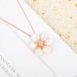 Van Cleef and Arpels Rose de Noël pendant mini model - Image 6