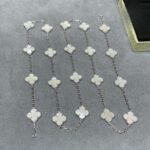 Van Cleef and Arpels Vintage Alhambra long necklace 20 motifs - Image 4