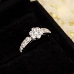 Van Cleef and Arpels Fleurette ring - Image 2