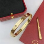 CARTIER LOVE bracelet classic model 4 diamonds - Image 4