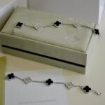 Van Cleef and Arpels Vintage Alhambra bracelet 5 motifs - Image 3