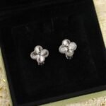 Van Cleef and Arpels Vintage Alhambra earrings - Image 2