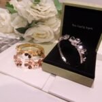 Van Cleef and Arpels Frivole bracelet 7 flowers medium model - Image 4