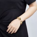 Van Cleef and Arpels Frivole bracelet 7 flowers medium model - Image 5