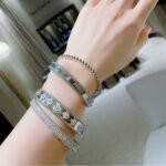 Van Cleef and Arpels Perlée pearls of gold bracelet medium model - Image 4