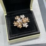 Van Cleef and Arpels Frivole ring 8 flowers - Image 7