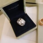 Van Cleef and Arpels Perlée clovers ring medium model - Image 4