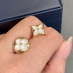 LOUIS VUITTON Color Blossom BB Star Ear Stud - Image 2