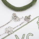 Van Cleef and Arpels Frivole bracelet 5 flowers - Image 5