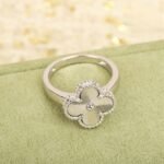 Van Cleef and Arpels Vintage Alhambra ring - Image 2