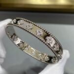 Van Cleef and Arpels Perlée clovers bracelet medium model - Image 2