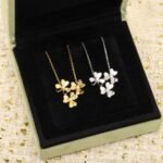 Van Cleef and Arpels Frivole pendant 3 flowers mini model - Image 5