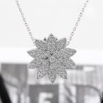 Van Cleef and Arpels Lotus clip pendant medium model - Image 2
