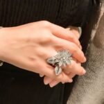 Van Cleef and Arpels Lotus Between the Finger ring - Image 6