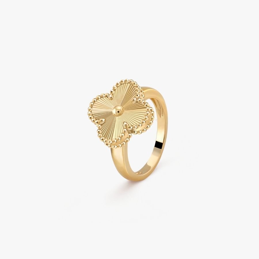 CEL-R-VCA-009.jpg Van Cleef and Arpels Vintage Alhambra ring - Image 1