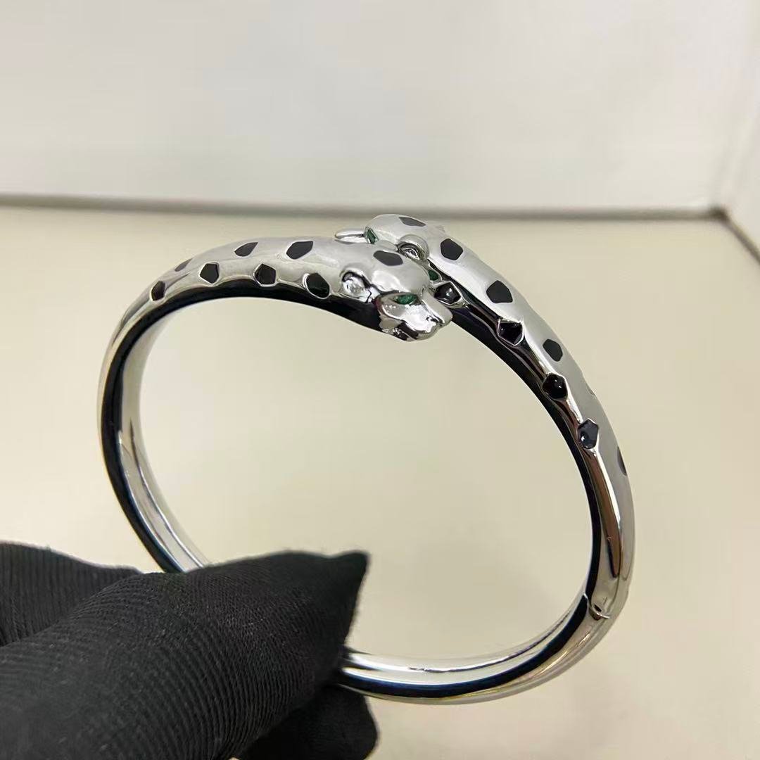 PLE1jjuq5rRlmpHAjTWACMo30rYrRFh03BXfV0be.jpg CARTIER Panthère de Cartier bracelet - Image 1